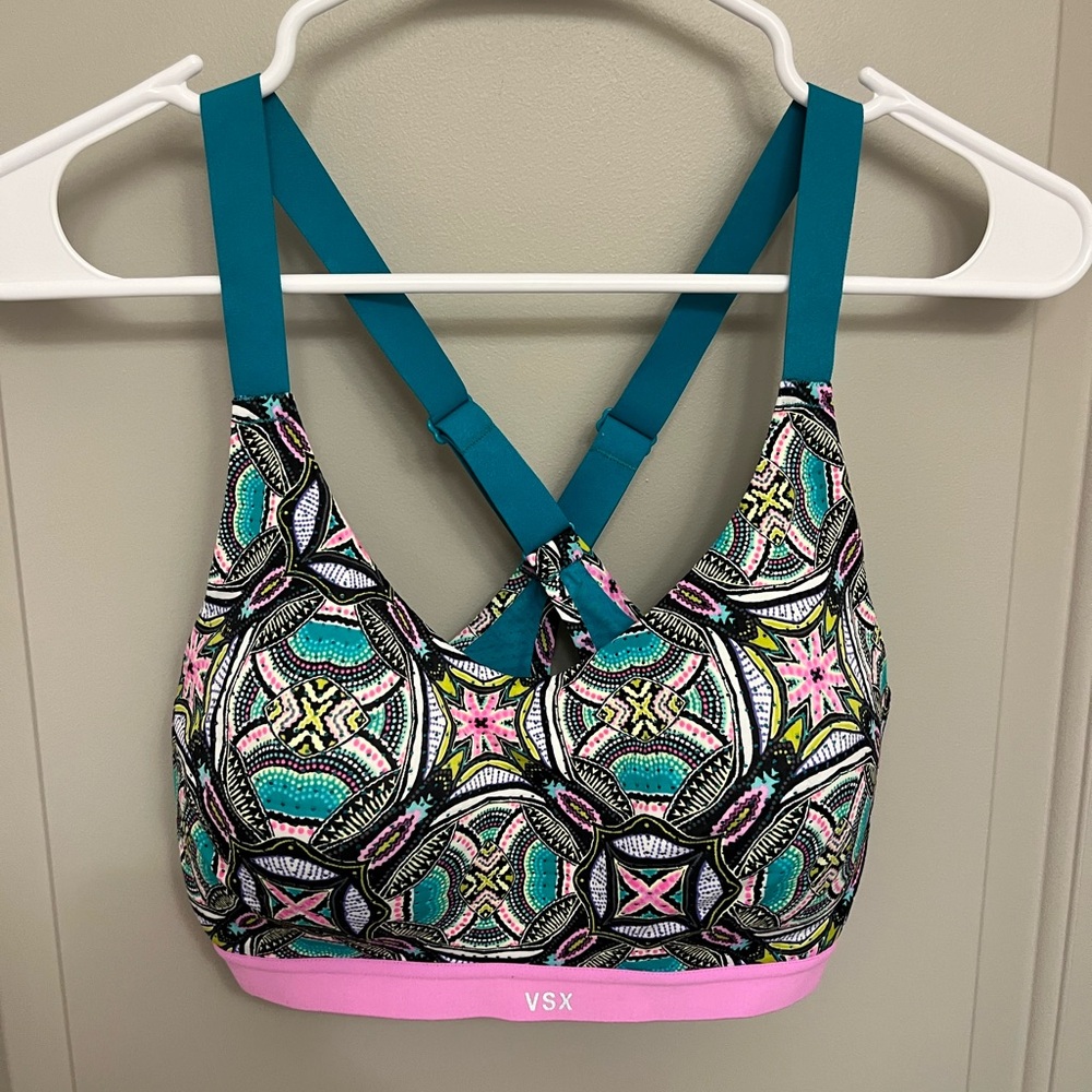 Victoria’s Secret Sport VSX size 34D paisley printed sports bra